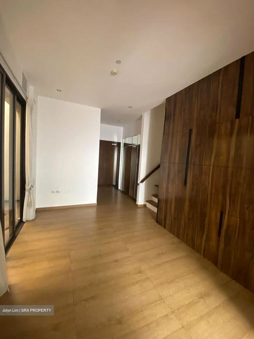 Holland Link (D10), Terrace #618843021